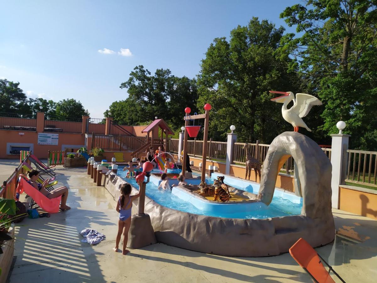 Camping Domaine De Senaud Albon المظهر الخارجي الصورة