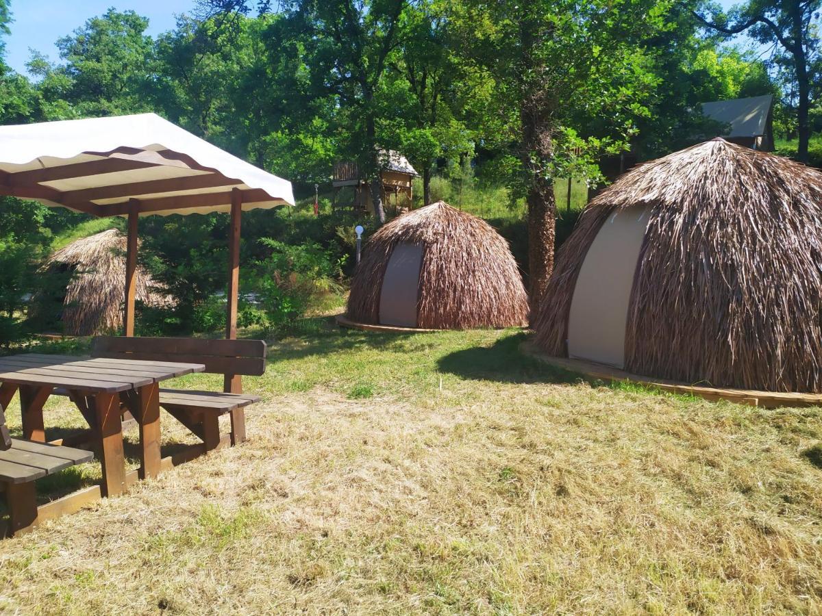 Camping Domaine De Senaud Albon المظهر الخارجي الصورة