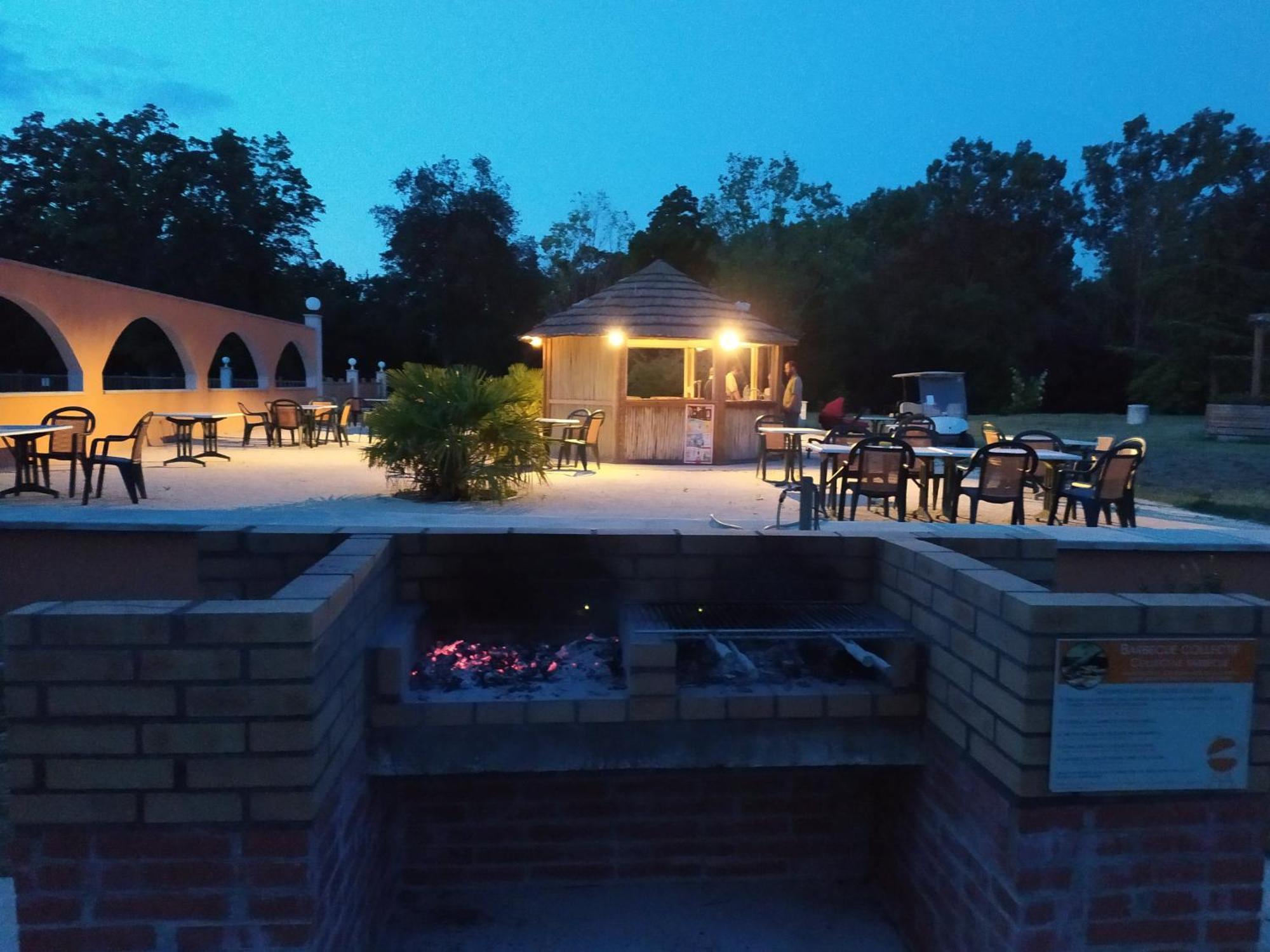 Camping Domaine De Senaud Albon المظهر الخارجي الصورة
