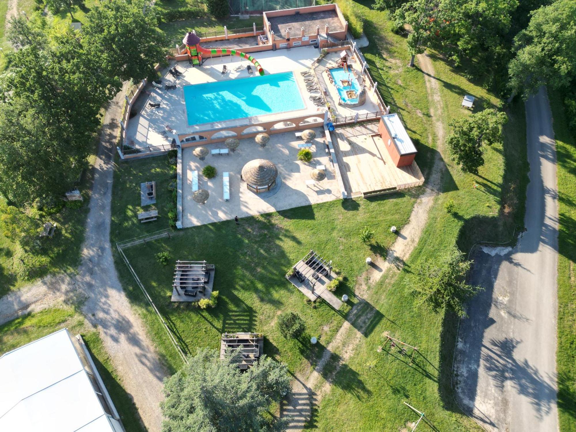 Camping Domaine De Senaud Albon المظهر الخارجي الصورة