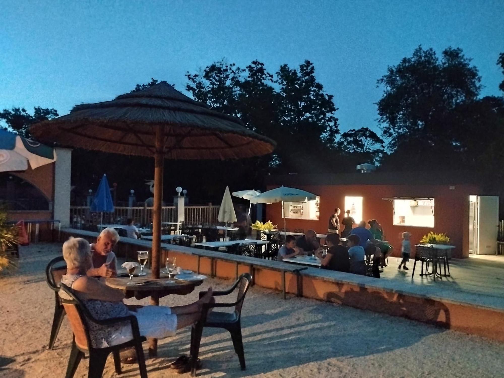 Camping Domaine De Senaud Albon المظهر الخارجي الصورة