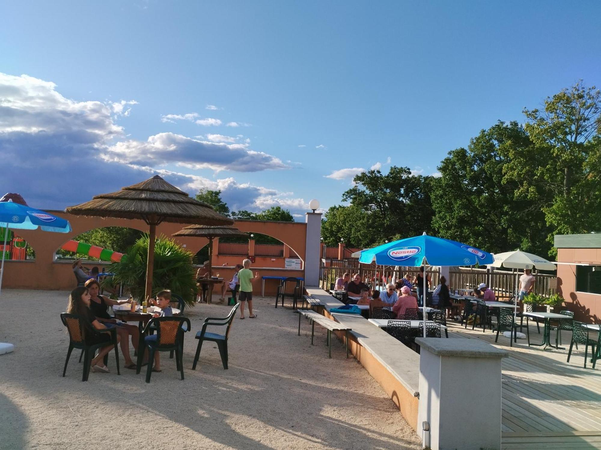 Camping Domaine De Senaud Albon المظهر الخارجي الصورة