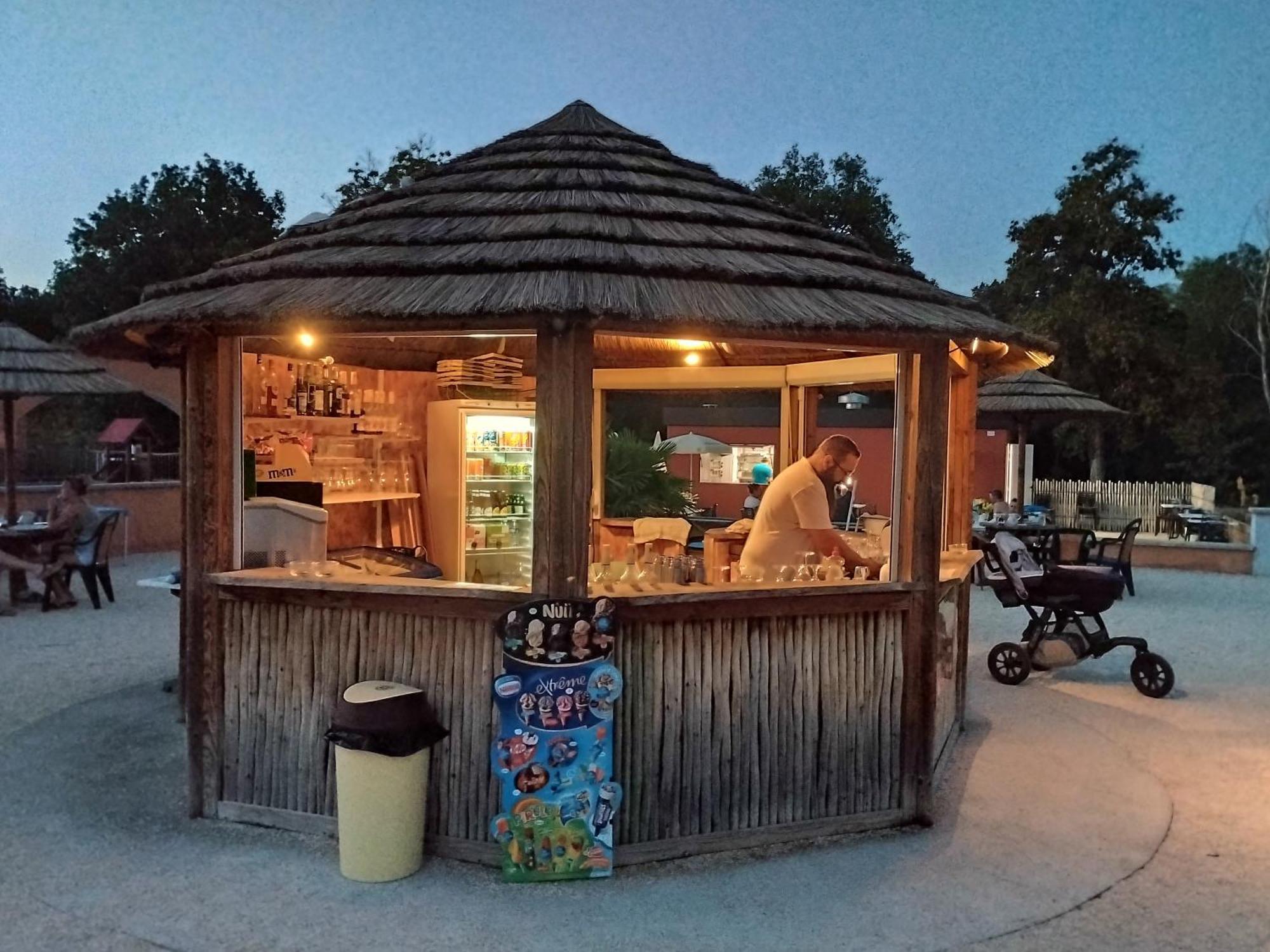 Camping Domaine De Senaud Albon المظهر الخارجي الصورة