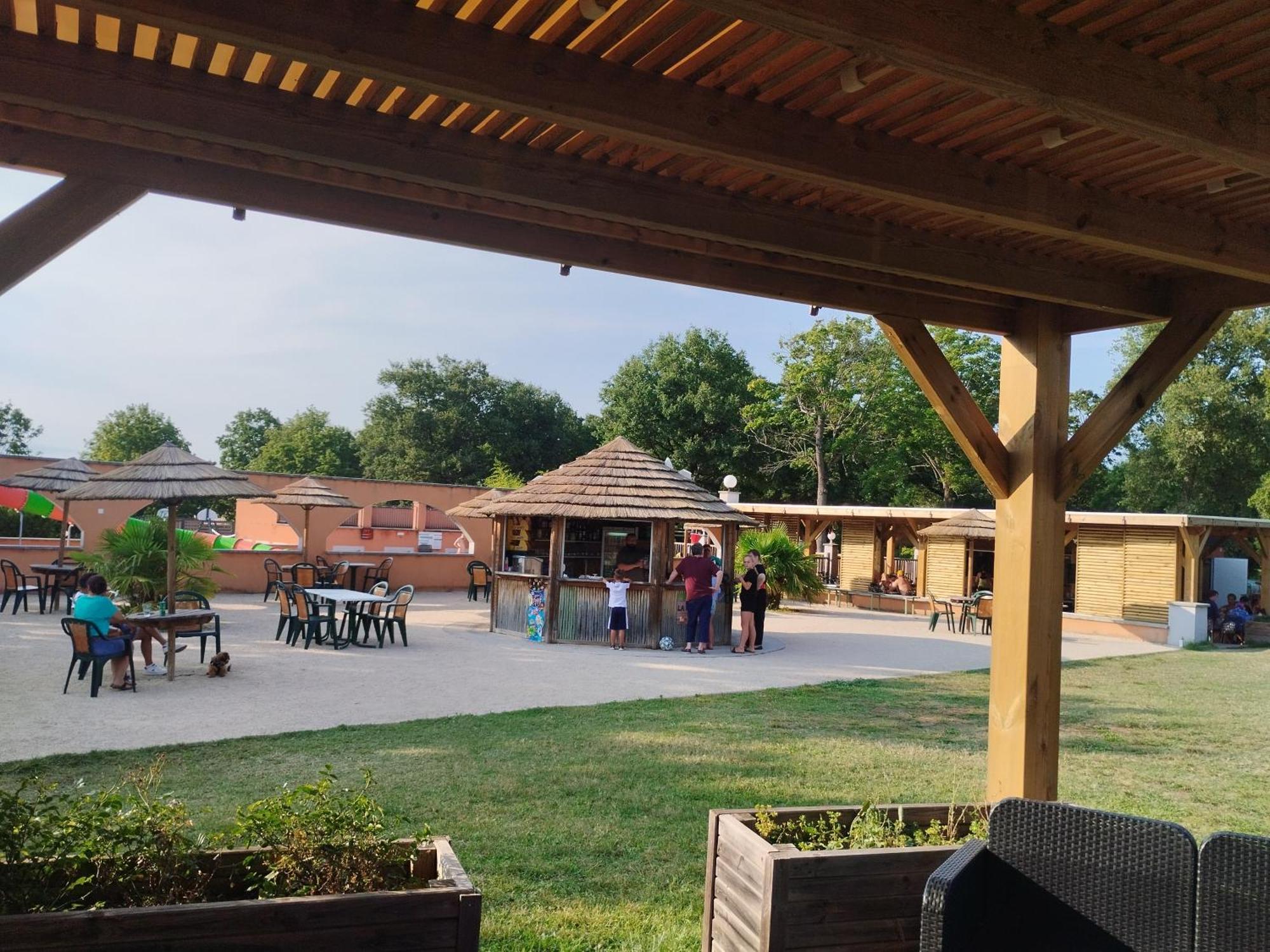 Camping Domaine De Senaud Albon المظهر الخارجي الصورة