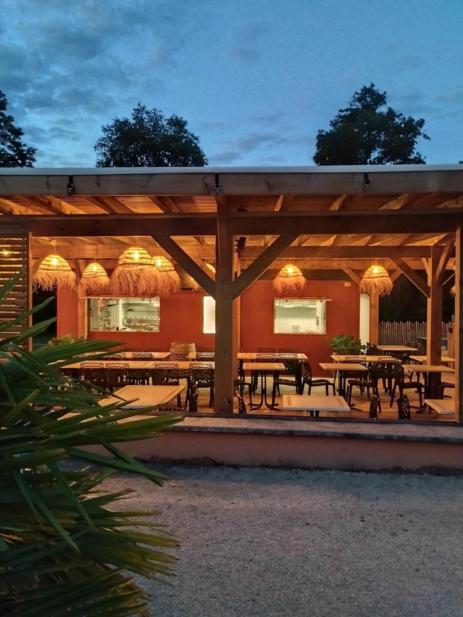 Camping Domaine De Senaud Albon المظهر الخارجي الصورة